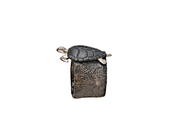 Sea Turtle on Reticulated Silver Band
